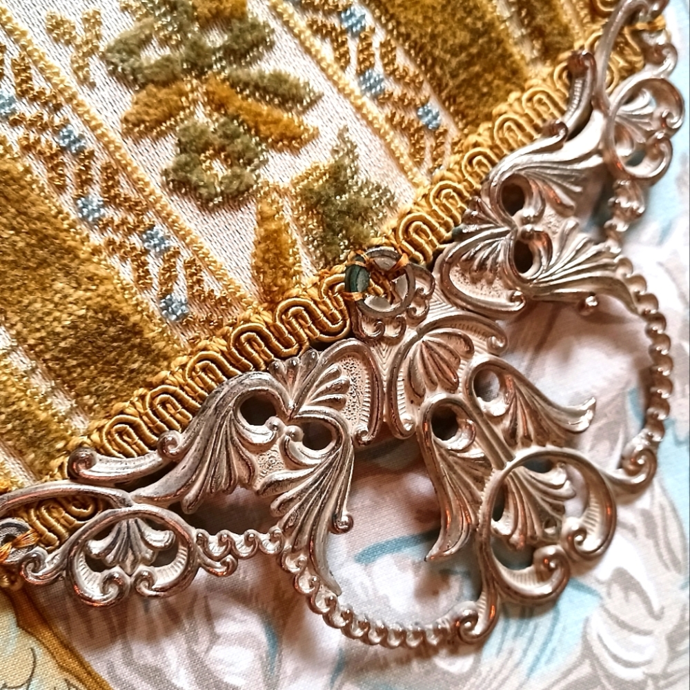 VTG NEEDLEPOINT TAPESTRY BELL PULL!